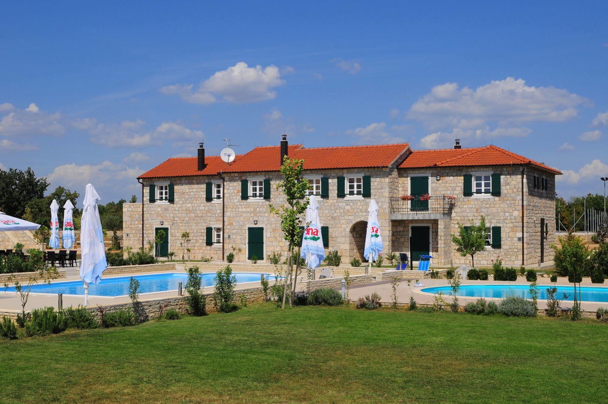 Pansion Skelin Hotel Drinovci Екстериор снимка