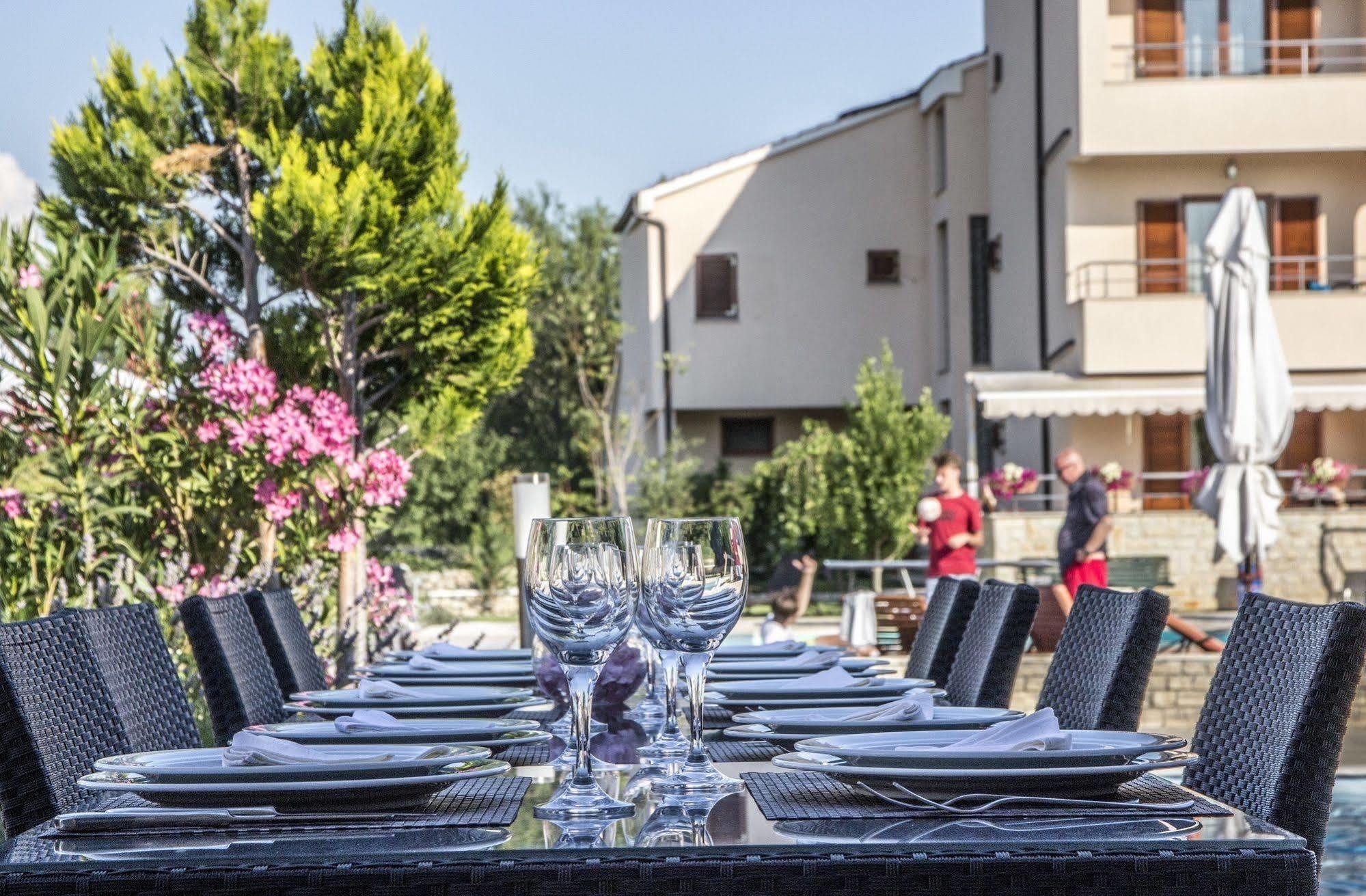 Pansion Skelin Hotel Drinovci Екстериор снимка