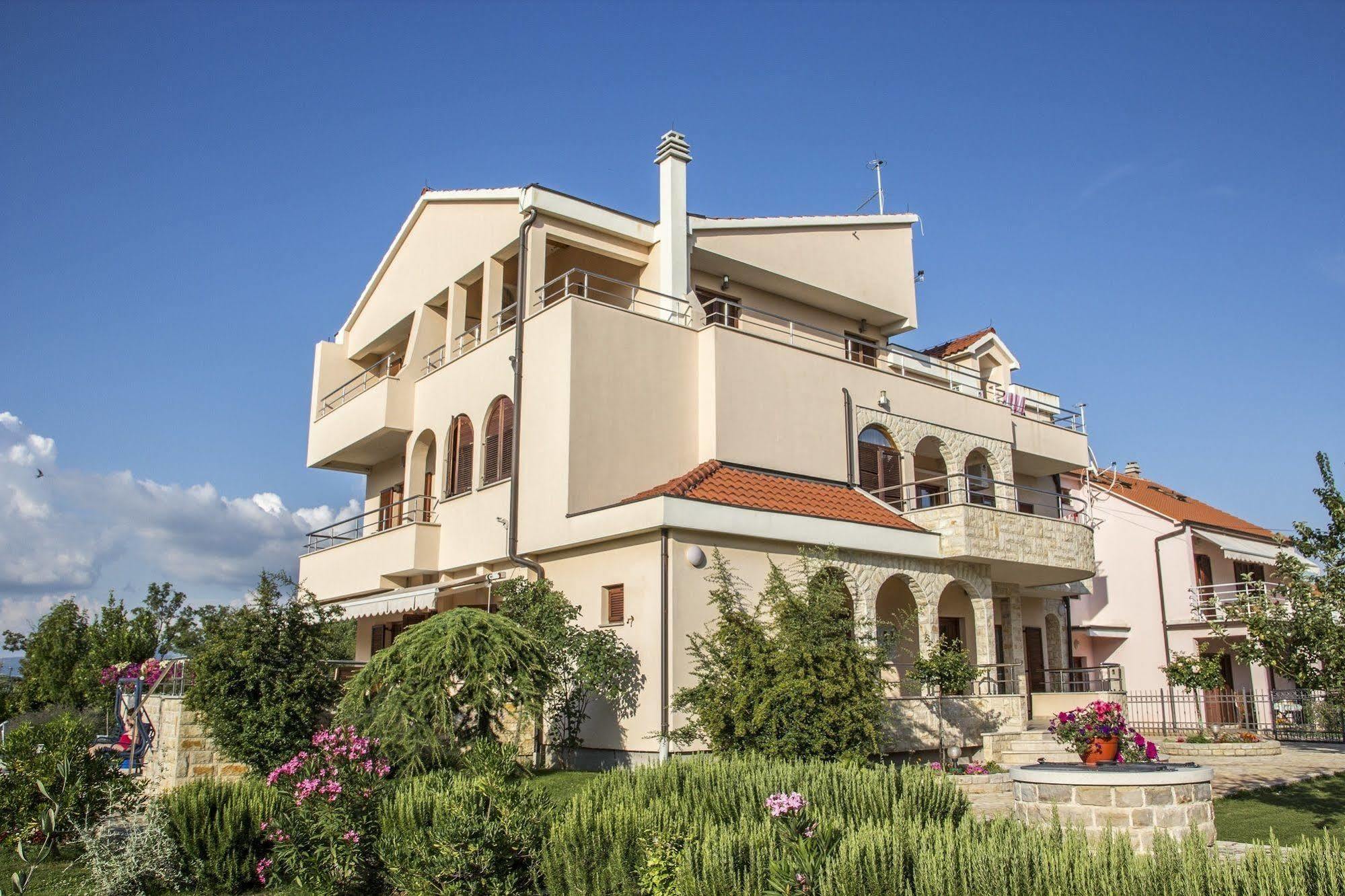 Pansion Skelin Hotel Drinovci Екстериор снимка